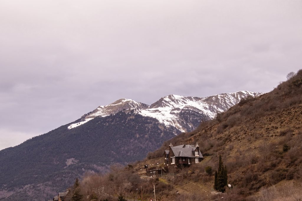 wooden cabin getaway in Val d'Aran